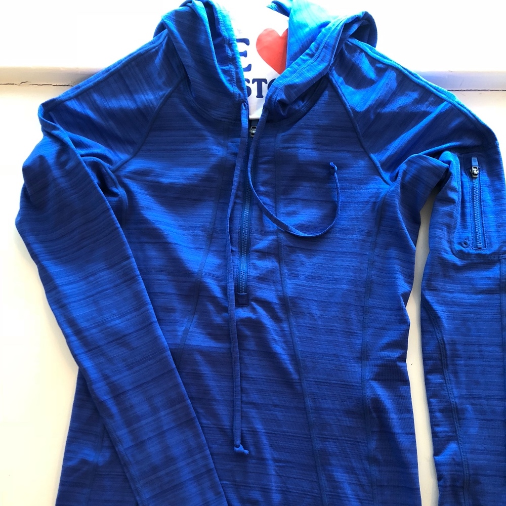 Athleta hooded 1/2 zip top XS